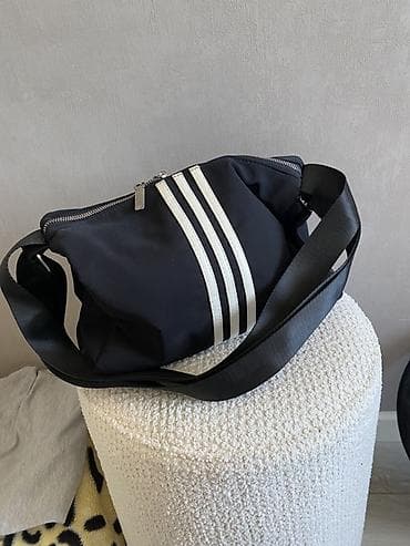 su baseni: Qara çapraz çanta - Rəng: qara, ön hissədə üç ədəd ağ zolaq detalı - — 1