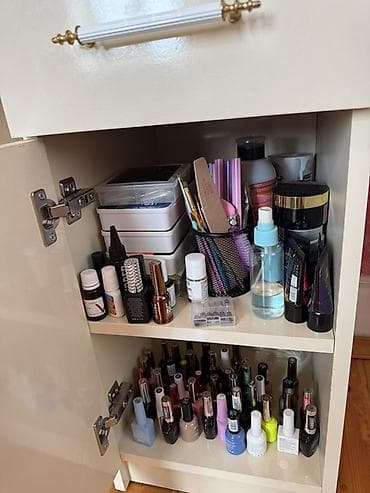 Gözəllik və estetika avadanlığı: Manikür masası və tam ləvazimat dəsti Məhsul tərkibi: - Klassik — 2