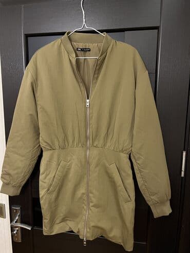 hemise bahar gulu: Zara devetüyü rəngli, uzunqol bomber don. Ön hissədən — 1