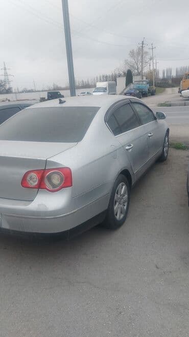 land rover satiş: Volkswagen Passat sedan - Korpus: gümüşü rəng, 4 qapı, arxa park — 1