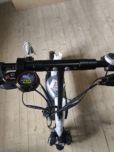 Elektrik nəqliyyatı: Elektrik skuter – qara/qırmızı dizayn, güclü şəhər və off-road yürüşü — 10