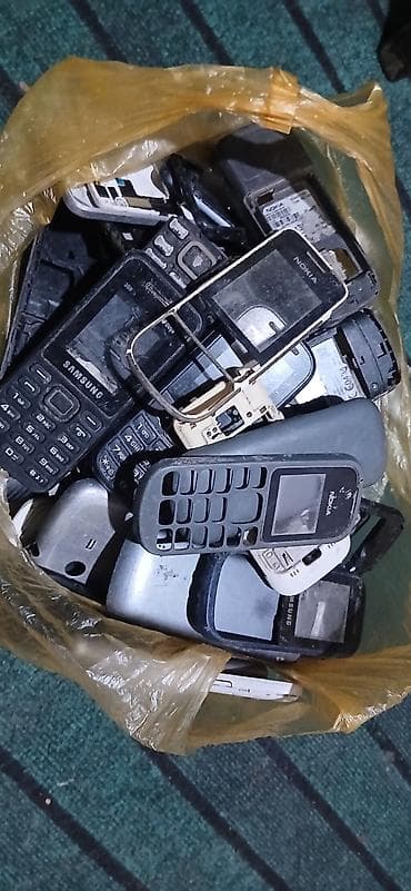 Köhnə düyməli telefon hissələri – qarışıq paket iwlemiw demek olar lalafo.az -da Köhnə düyməli telefon hissələri – qarışıq paket iwlemiw demek olar