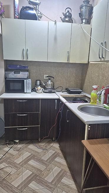 Mətbəx mebel dəsti - Üst divar dolabları: 4 qapılı ağ rəngli modul