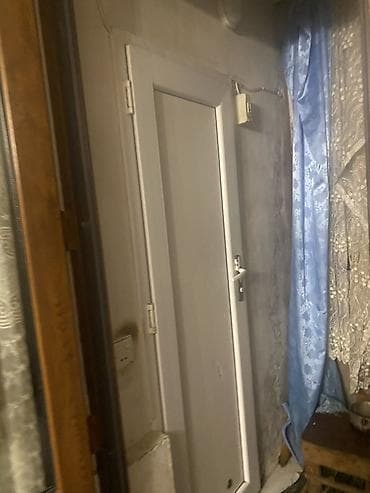 ag guller: 2ci əl əla vəziyyətdə təcili satılır.Plastik (PVC) qapı – ağ rəngdə — 2