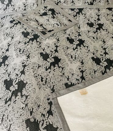 taxt ustu: Pokrıval desdi taxt krovat ücün 2böyük 1 balaca yastıq üzü var az — 4