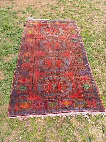 Əl toxuması xalça - Naxış: Mərkəzdə üç böyük səkkizguşəli gölbənd — 1