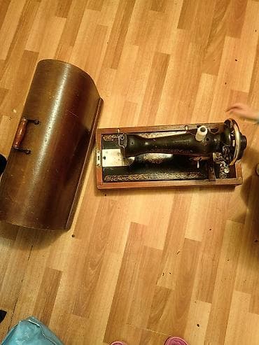 kohne pullar aliram: Antik mexaniki tikiş maşını (əl çarxlı) - Klassik dövrün mexaniki — 2