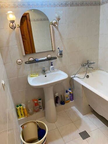 bina az musfiq qesebesi kohne tikili: Bakixanov gesebesi(Razin),252 nomreli mektebin yanı, Leningrad — 14