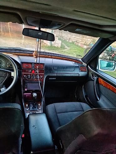 mercedes güzgü: Mercedes-Benz C-Class: 1.8 l | 1998 il Sedan — 6