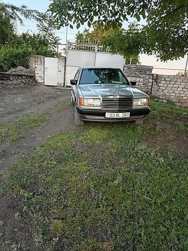 mercedes 208 d: Mercedes-Benz 190E (W201) sedan - Kuzov: 4 qapılı sedan, gümüşü rəng — 4