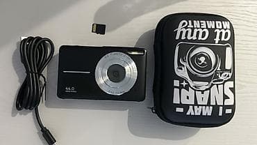 Rəqəmsal fotoaparat dəsti(kameranin yanindaki her shey hediyye) -