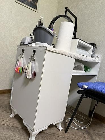 dırnaq stulu: Manikür ustası üçün tam təchizatlı iş dəsti Tərkib: - Manikür masası — 3