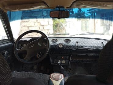 lokbatanda heyet evleri 2025: Lada 2106 sedan - Kuzov: bej rəngli, klassik “şeşorka” gövdə, xrom ön — 3