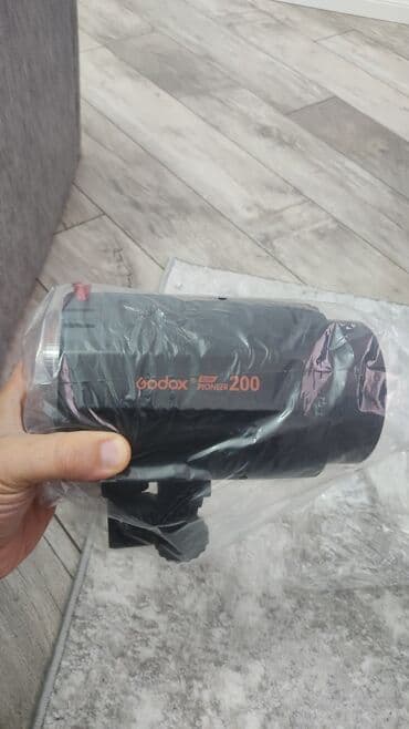 kompi: (Godox Pioneer 200) Dəst Şəkilində satılır Dəst tərkibi: • 2 ədəd — 7