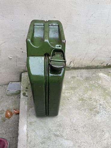 Nəqliyyat: Məhsul: Metaldan benzin/dizel bidonu (jerrycan) Xüsusiyyətlər: - — 1