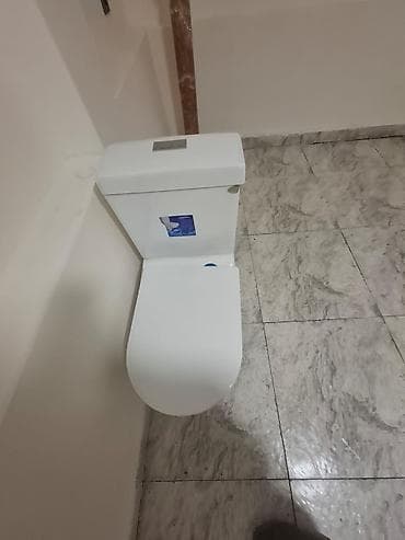 Ağ rəngli mərtəbəyə quraşdırılan unitaz komplekti - Material: sanitar