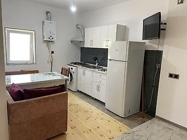 1 комнатная студия: 2 otaqlı mənzil – tam mebellı və məişət texnikalı. 2 ci mertebedi — 10