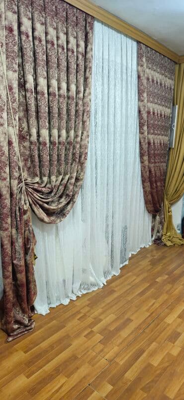 maqnit perde: Ağ rəngdə, zərif naxışlı tül pərdə. Otağa yüngüllük və incəlik qatır — 22