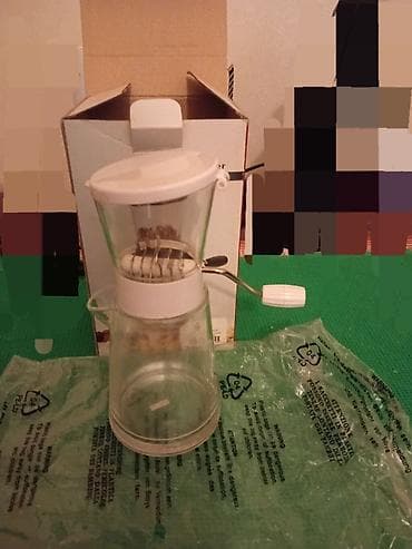 Mexaniki qoz-fındıq/şokolad/pendir üyüdücüsü - İdarəetmə: yan tərəfdə