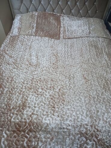 ev əşyaları ikinci el: Yataq üçün İşlənmiş Qaşlı rəng - Bej Yataq örtüyü, Pulsuz çatdırılma — 1