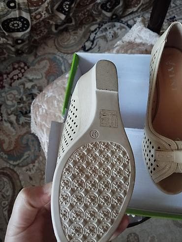 kişi gödəkcəsi: Təzədir geyinilməyib. Gəncə şəhərindədir. Bakıya Əlavə ödənişlə — 6