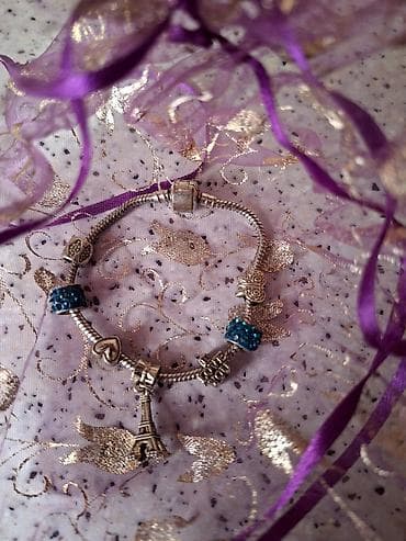 a class saatlar: Pandora üslubunda gümüşü rəngdə charm qolbaq. Uzunluğu: 24.5 sm — 4