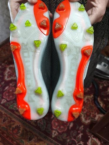 - Model: Adidas Predator (şüəli 12-li konfiqurasiya) - Rəng: qara üst