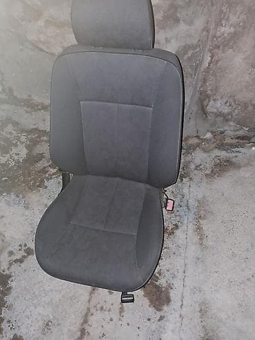 Avtomobil ön oturacağı – elektrikli mexanizmli - Rəng: qara/qrafit — 1