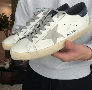 kişi jaketleri: Məhsul: Goldengoose ayaqqabısı Təsvir: - Rəng: Ağ üstlük, boz detallı — 1