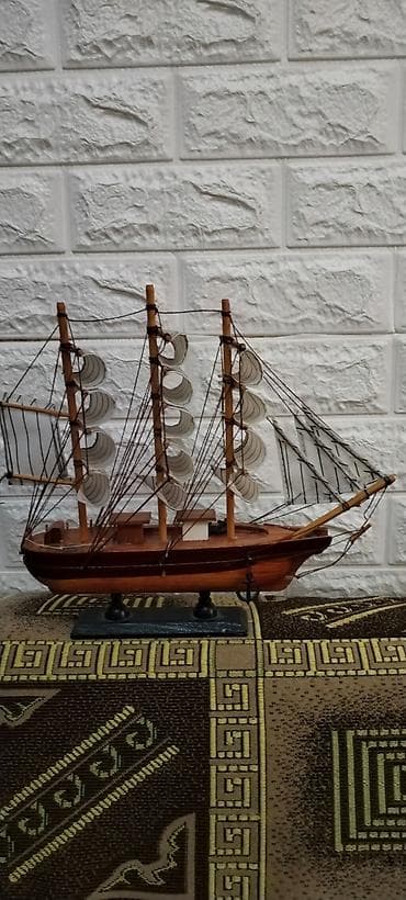 gitara balaca: Taxta yelkənli gəmi maketi - Material: Təbii ağac gövdə və dirəklər — 1