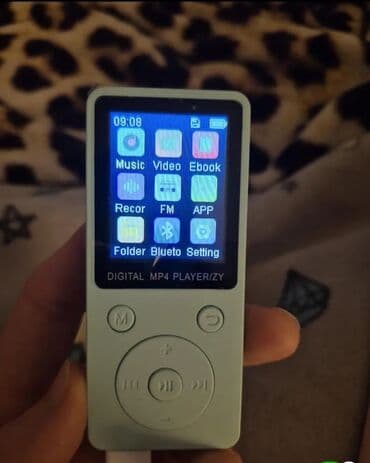 Maqnitofonlar: Rəngarəng rəqəmsal MP3/MP4 pleyer Xüsusiyyətlər: - Daxili yaddaş: 32 — 2