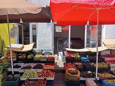 Salam dukanin bir qismini icareye verirem adenli oz qapisi var orta