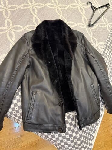 Original deri.ici qoyun yunudur,yaxa tukleri norkadir.eynime balaca