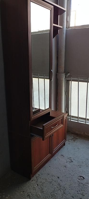 Qonaq/ dəhliz üçün paltar asılan dolab-komod dəsti - Material: ağac lalafo.az -da Qonaq/ dəhliz üçün paltar asılan dolab-komod dəsti - Material: ağac