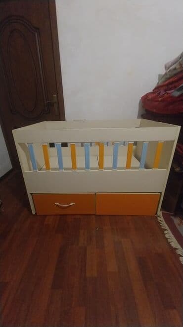 Oğlan və qız üçün, Dördbucaq, Beşik, Dəst ilə, Yellənmə mexanizmsiz