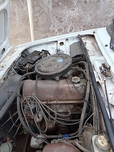 zil 5301 satilir: LADA 2107, ağ rəng, sedan. Texniki xüsusiyyətlər: - Benzin mühərriki — 5