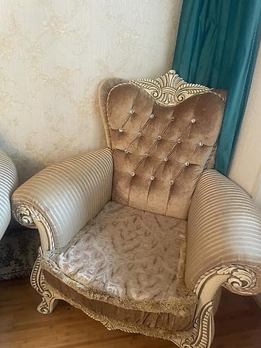 islenmis mebeller aliram: Turkiyeden zakazla getirilib.7 il qabaq 5000 manata.Klassik üslubda — 2