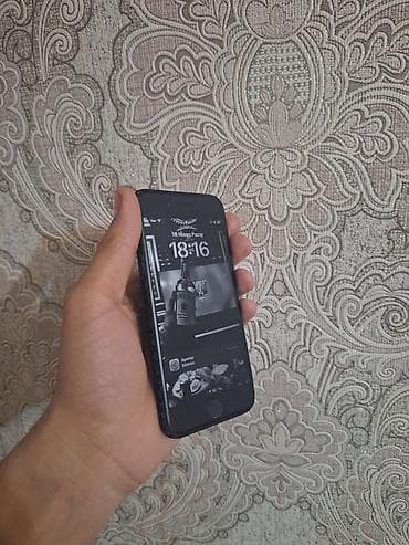 iphone 8 barter var: IPhone 8, Qara — 1