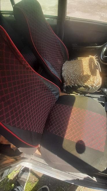 mator 80cc vəlo: VAZ 2106, ağ rəngli sedan. Texniki xüsusiyyətlər: - Kuzov: sedan — 6