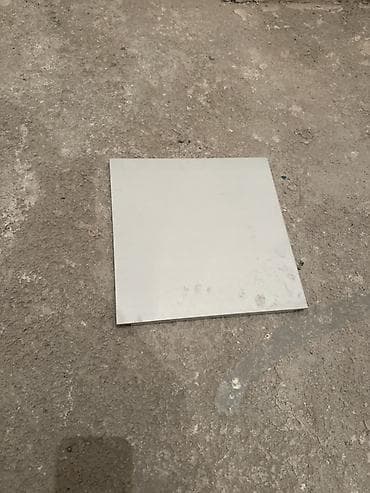 Ağ rəngli keramika plitə - Forma: kvadrat - Rəng/üztəmizləmə: sadə — 1