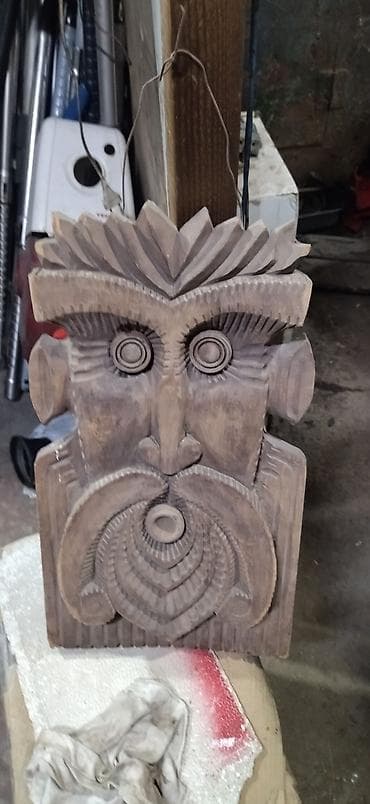 Taxta divar maskası – əl oyma - Material: bərk ağac ölçüləri 41x24sm