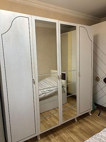 vitrin dolab: Dolab ela veziyyetde 250azn. Olcusu 1.80eni, 1.90 Hündürü. Ünvan — 1