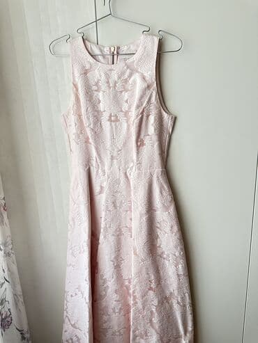 Bu donu ziyafetlerde geyine və nişanı olan xanimlarda ala bilerçox