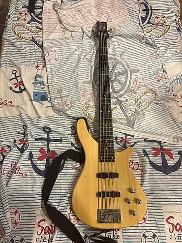 gitara tarnada: 5 simli elektrik bas gitar - Korpus: təbii ağac görünüşlü (natural — 1