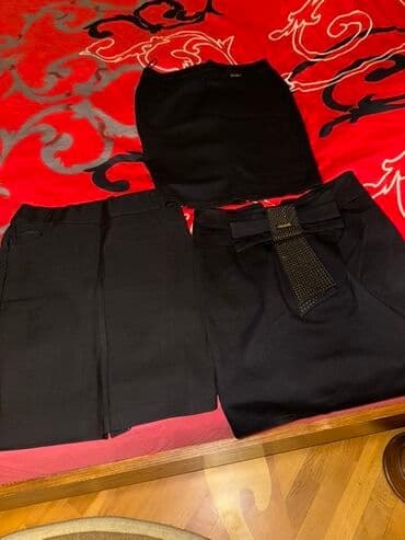 qadın pencək modelləri: Qadın üçün 3 ədəd qara ətək dəsti. - Qısa qara ətək: klassik düz — 1