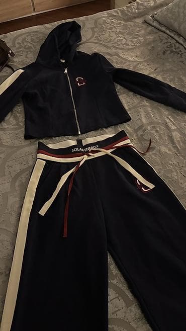 Qadın dəsti (hudı + şalvar) Qadın dəsti, çox səliqəli vəziyyətdədir