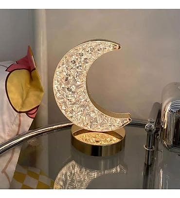 Məhsul: Ay formasında LED masa lampası - Dizayn: Yarımay silueti