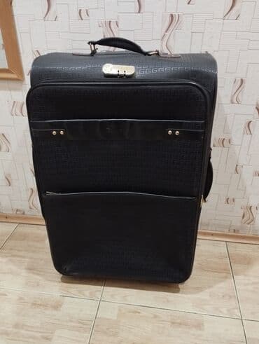 купить бу чемодан: Böyük ölçülü səyahət çamadanı - Rəng: qara, səthində naxışlı G — 1