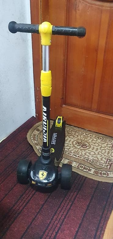 kardan: Uşaq skuterı – 3 təkərli, Ferrari temalı - Model: AIRUIYA/Ferrari — 1