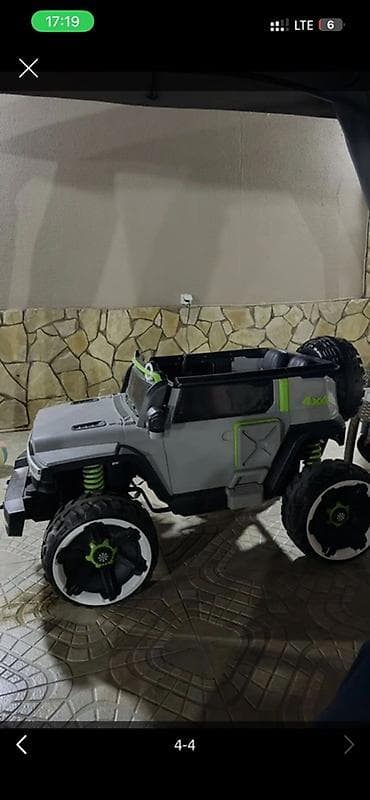 jeep wj: Uşaq üçün elektrikli off-road Jeep tipli maşın - Korpus: boz/qara — 1